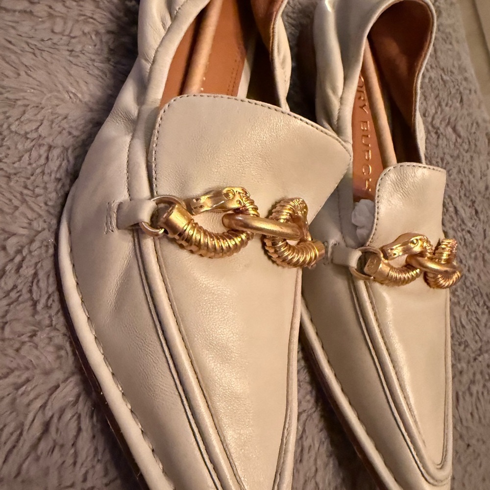Tory Burch Cream Espadrilles with Gold Chain - Picture 2 of 4